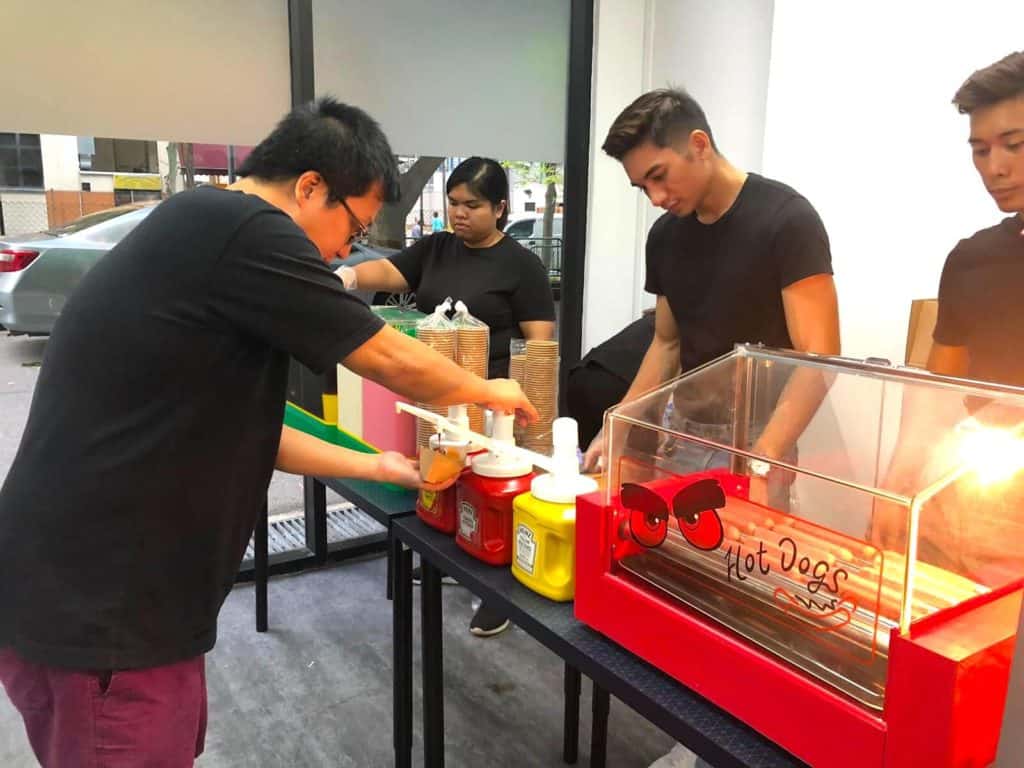 Live Hotdog Bun Station Singapore