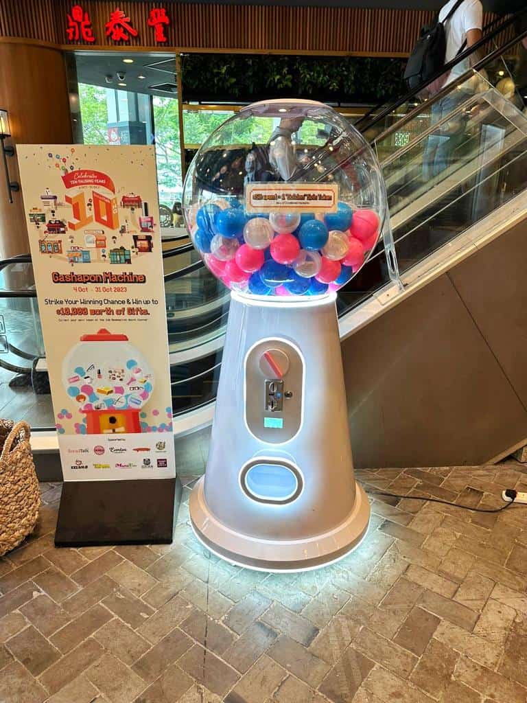 GIANT GASHAPON MACHINE RENTAL IN SINGAPORE