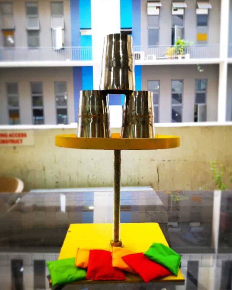 Fun-Fair-Milk-Cans-Toss-Game-Singapore-820x1024