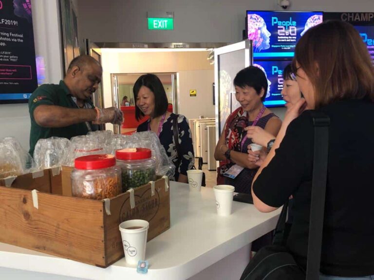 Live-Kacang-Puteh-Station-Singapore