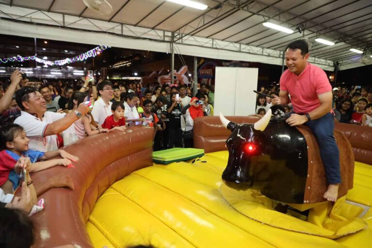 Rodeo-Bull-Inflatable-for-Countdown-Event