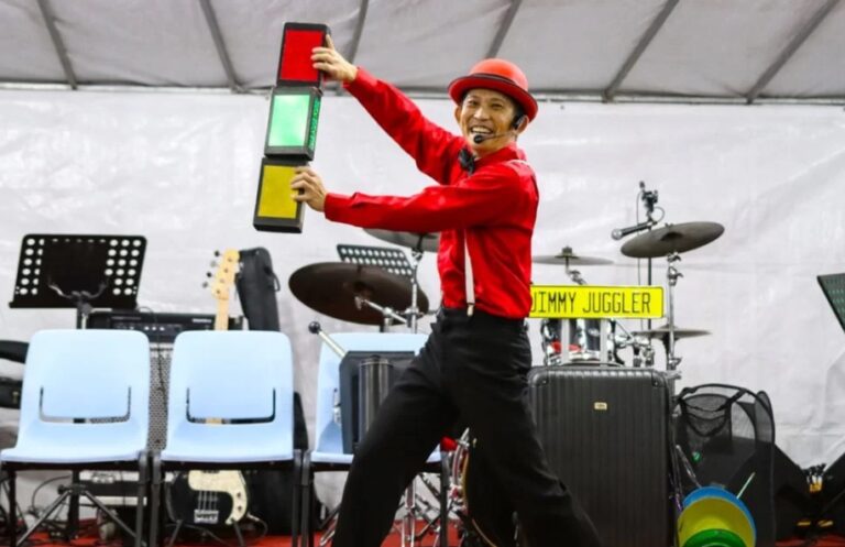 Stage Juggling Show (1)
