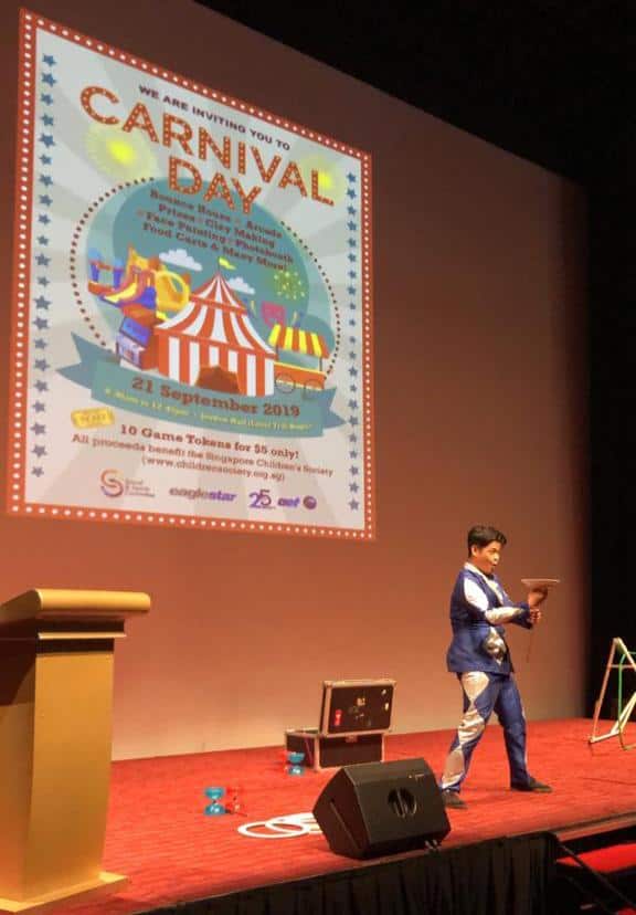 Stage-Juggling-Show