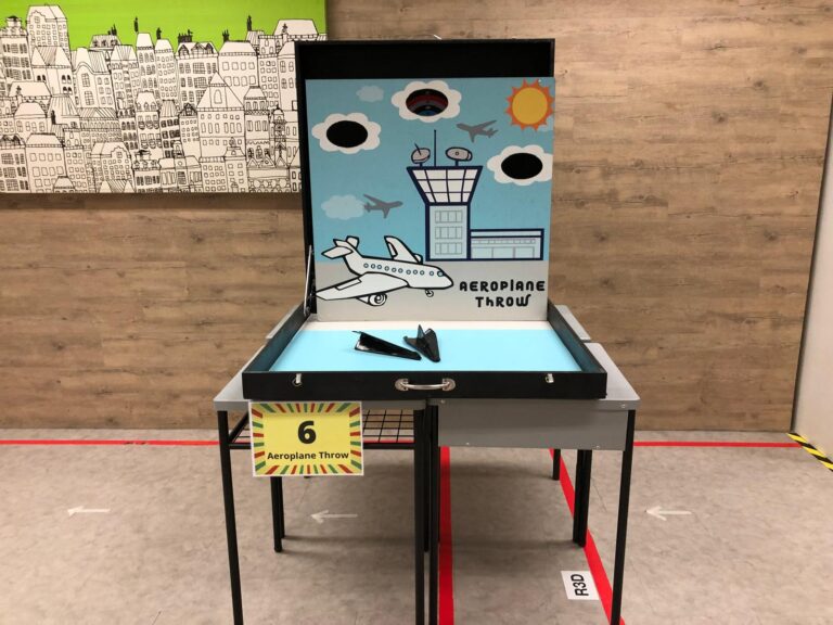 aeroplane throw box game for rent