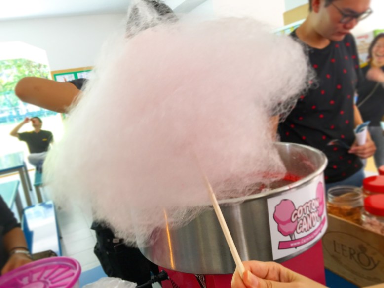 Operator spinning fresh sugar floss at a live cotton candy station rental and candy floss machine in Singapore