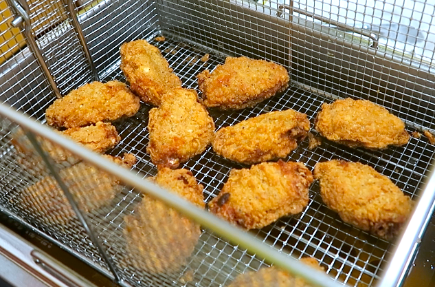 Chicken Wing Live Food Station (1)