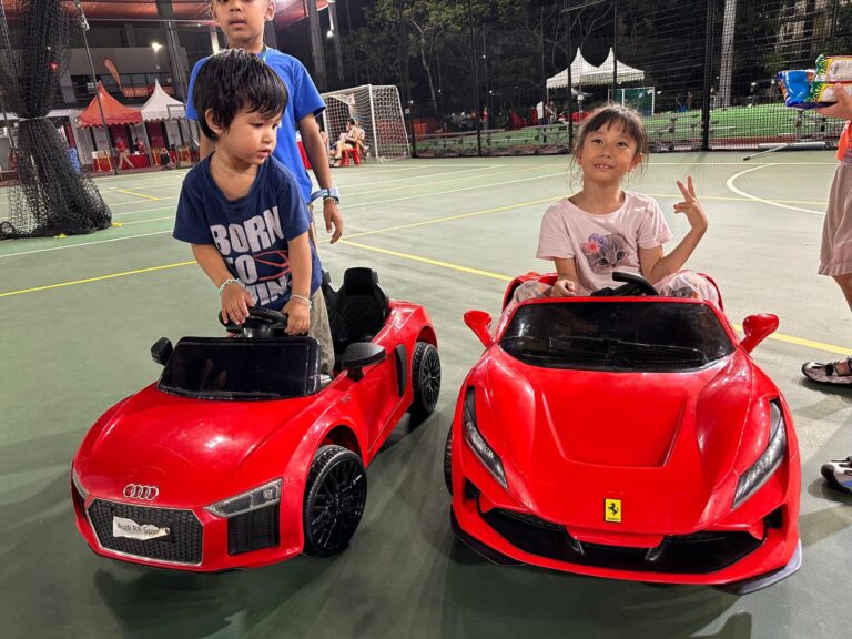 Inflatable Race Track with Battety Cars