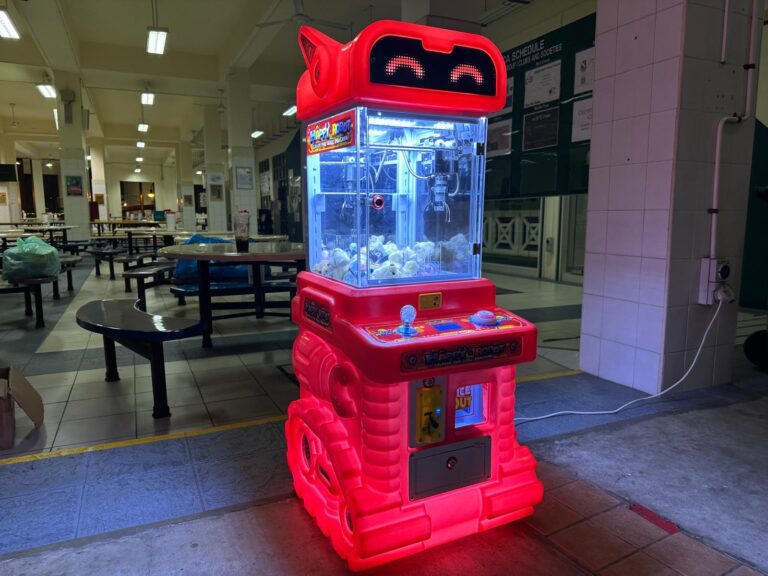 Kids Claw Machine Rental Singapore (1)