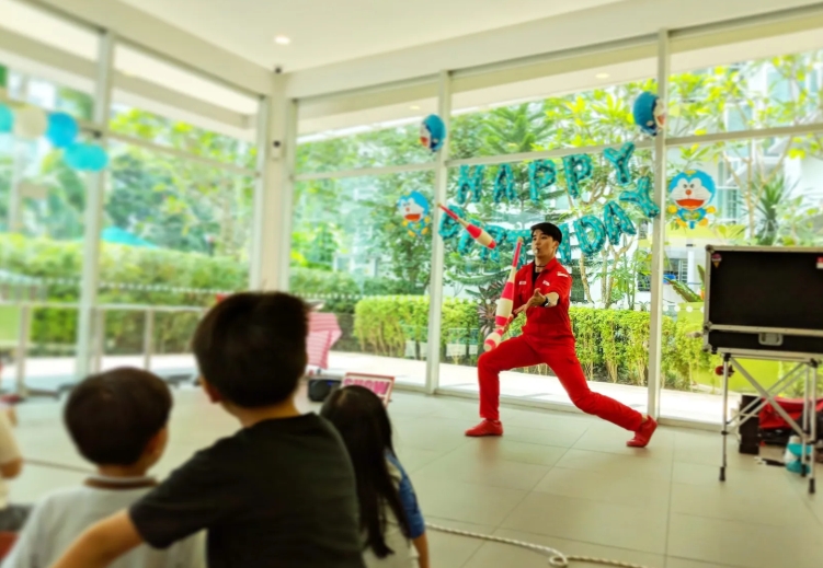 Roving Juggler for Hire in Singapore
