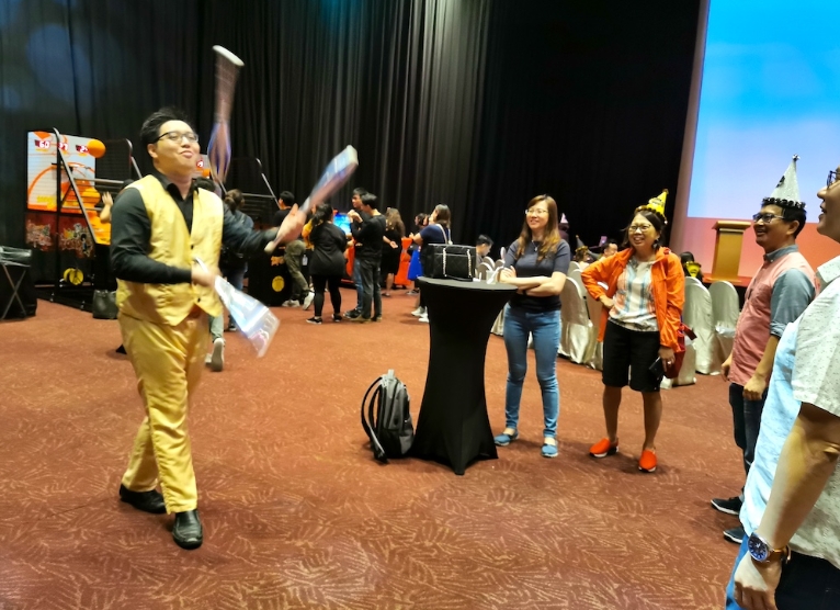 Roving Juggler for Hire